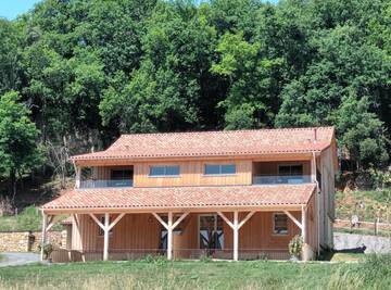 Gîte pour 6 personnes, avec terrasse et piscine à Saint-Léon-sur-Vézère