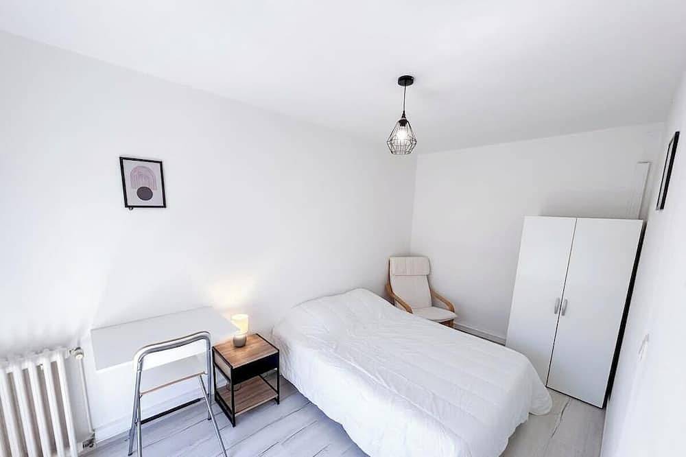 Entire apartment, Bright apartment in the city center with balcony in La Roche-sur-Yon, Loire Valley