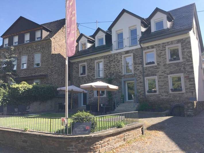 Ferienwohnung für 4 Personen, mit Balkon und Terrasse sowie Garten und Ausblick in Bruttig-Fankel