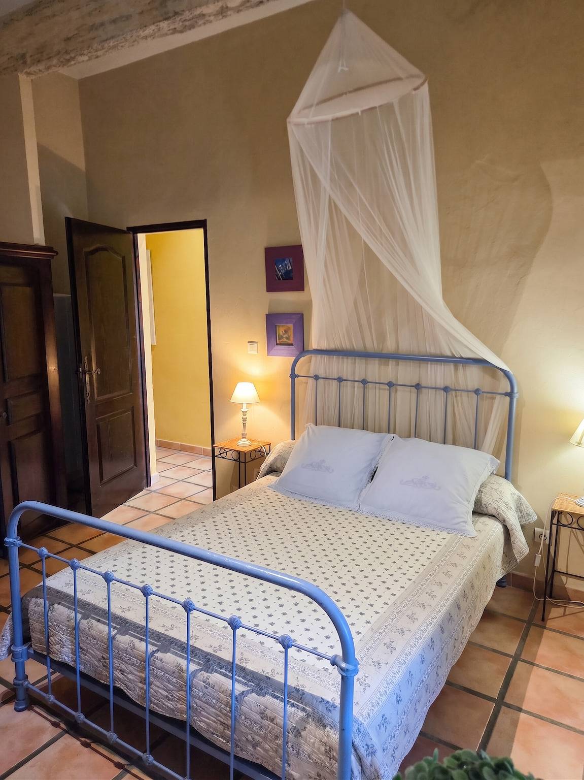 Ganze Wohnung, Familienwohnung in Arles mit Garten und Pool in Albaron, Arles