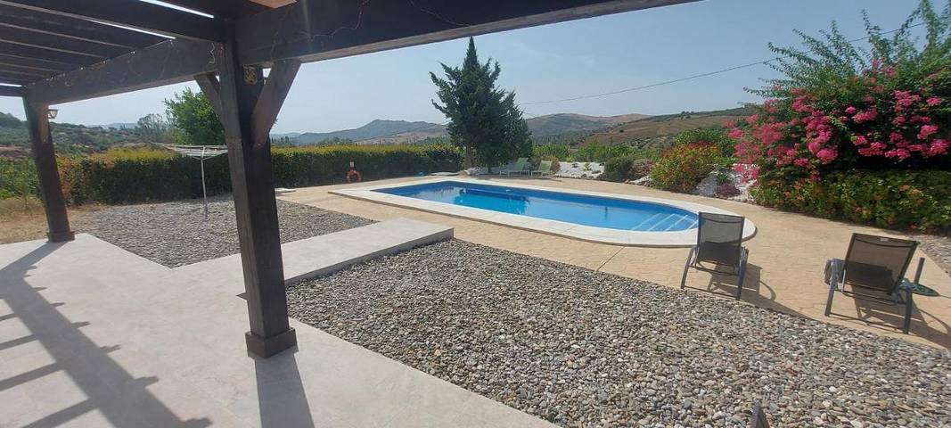 Chalet para 4 personas, con piscina además de vistas y jardín en Sierra de las Nieves - 3