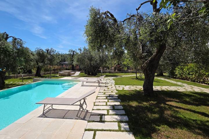 Hel lägenhet, 'Pilone Del Monaco 9' Apartment with Pool, Sun Deck, and Outdoor Garden in Vieste, Gargano