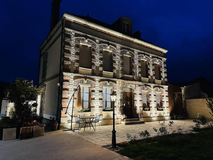 Maison d’hôte pour 4 personnes, avec Jacuzzi et Terrasse ainsi que Jardin et Piscine dans l' Aube