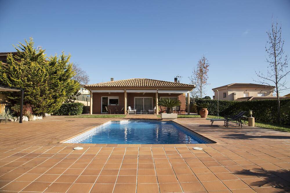 Casa Bella mit Pool in Bigues i Riells, Barcelona Binnenland