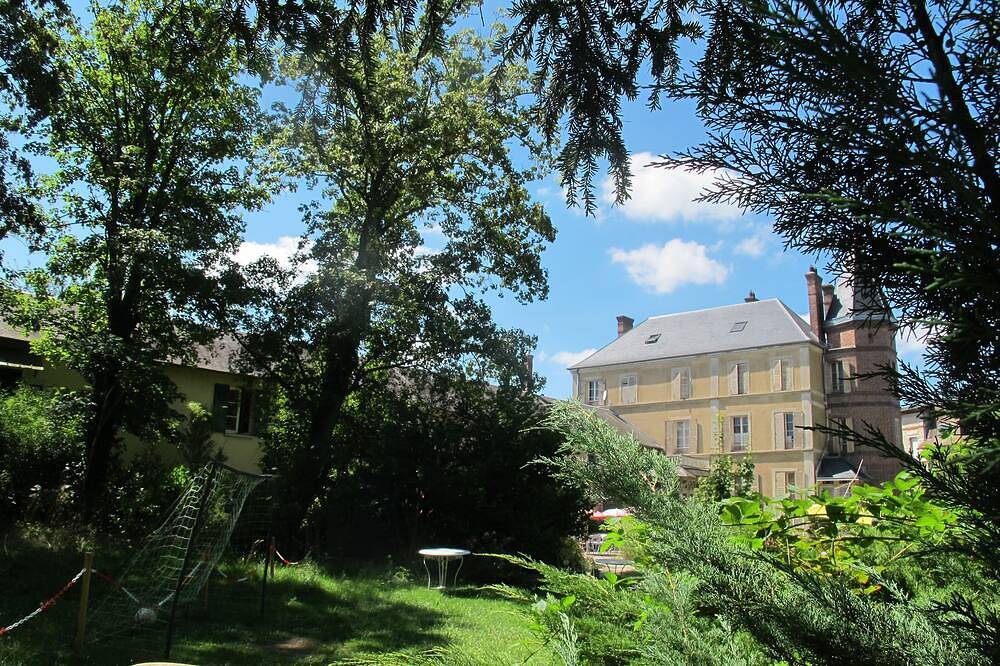 Appartement entier, Appartement \"La Casa\" en bordure du Loing, idéal pour un séjour en famille. in Nemours, Seine-et-Marne