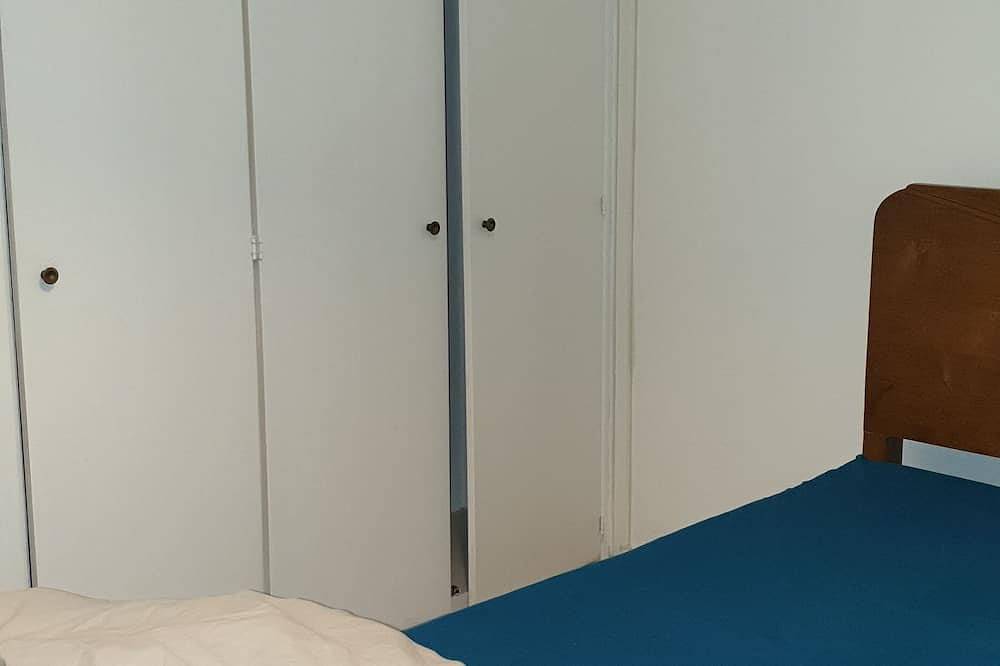 Apartamento entero, 4-room apartment +living room in Stains, Sena-Saint Denis