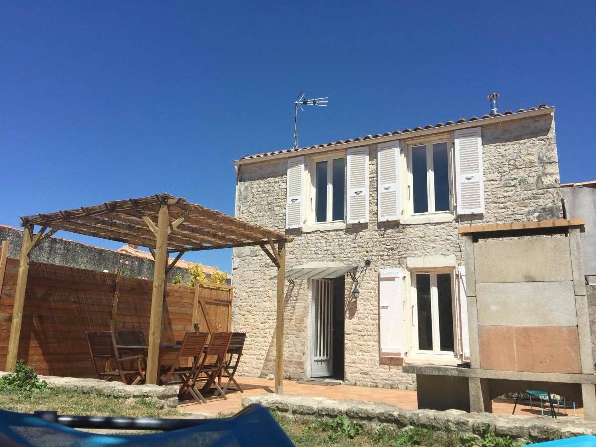 Two-Bedroom House in Esnandes, Région de La Rochelle