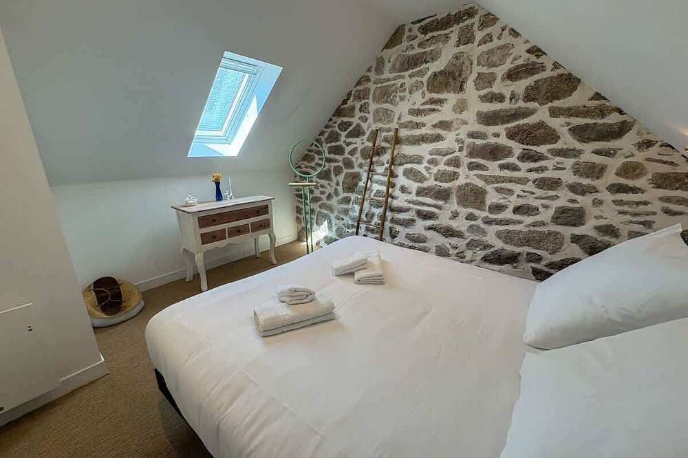 New - Beautiful renovated stone house in Lanildut, Región de Brest