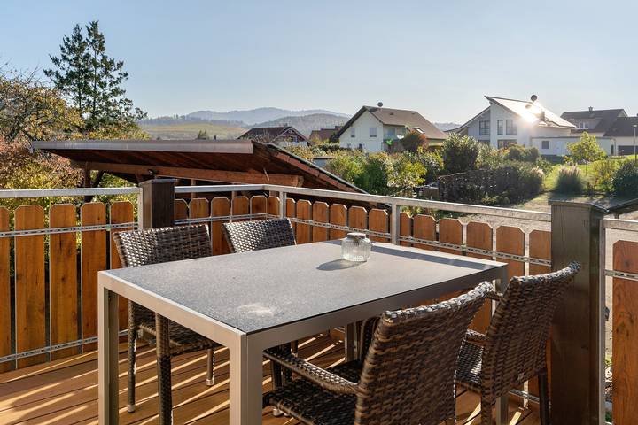 Apartamento inteiro, Apartamento 'Ferienwohnung Birne' com jardim partilhado, varanda e acesso Wi-Fi in Appenweier, Central Black Forest