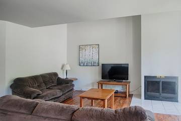 Villa for 12 Guests in Beaupré, Quebec, Picture 2