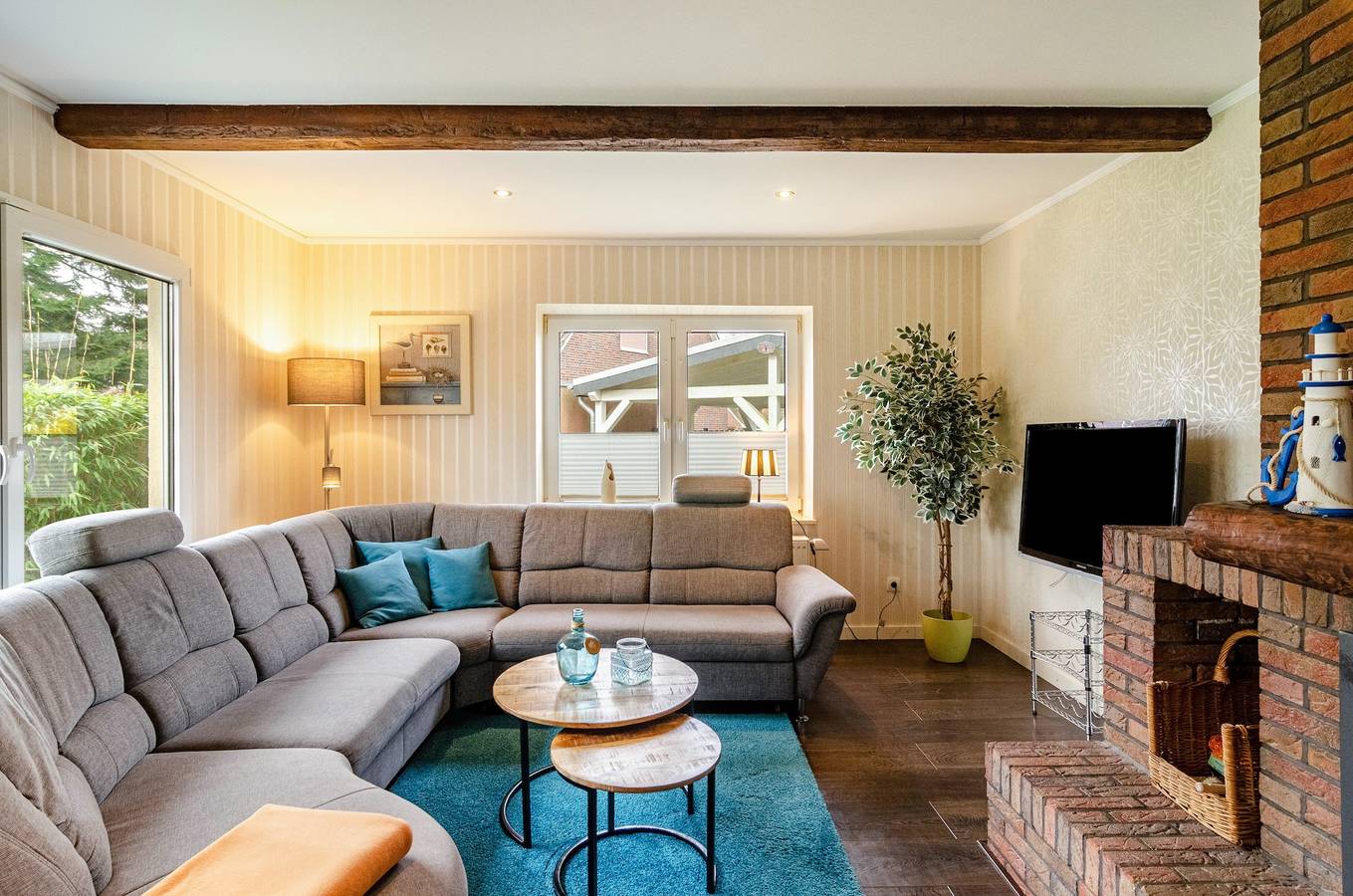 Vacation Home "Nordsee 9 Personen" with Private Terrace, Private Garden & Wi-Fi in Wangermeer, Wangerland