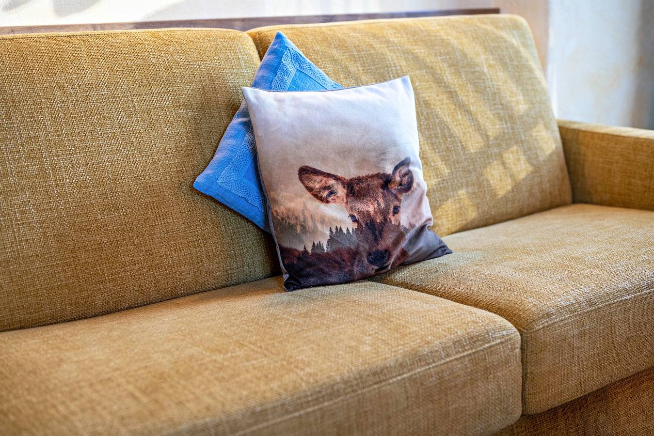 Entire apartment, Holiday Apartment "Haus zur Vogelweide App 2" with Mountain View, Balconies & Wi-Fi in Villgratener Berge, Dobbiaco