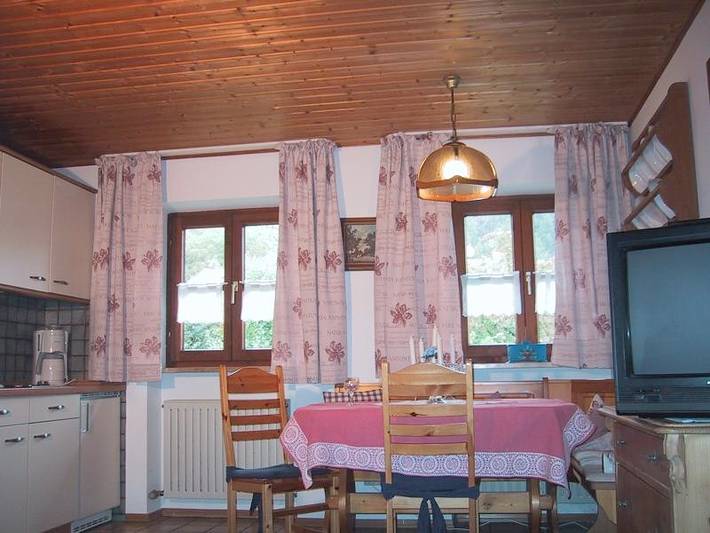 Ganze Wohnung, Brucknerbauer - Appartement mit Balkon für 1 - 2 Personen mit herrlichem Talblick und Terrasse in Bad Reichenhall, Berchtesgadener Alpen
