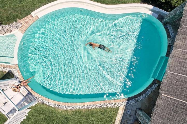 Διαμερίσματα διακοπών για 7 άτομα, με Μπαλκόνι και Μπανιέρα υδρομασάζ καθώς και Ταράτσα και Κήπο στην Καστανιά (Κέρκυρα)