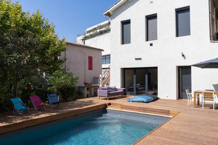 Casa de huéspuedes para 2 personas, con terraza y piscina en Marsella