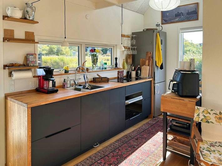 Schönes Tiny House mit Blick auf den Bach in Bro Strand, Kleiner Belt