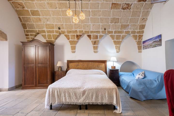 Entire apartment, Apartment 'Panaka - Bottega Dello Speziale' with Private Terrace and Air Conditioning in Corigliano d'Otranto, Lecce Province