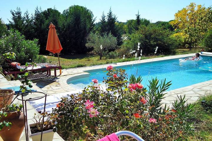 Location de vacances pour 10 personnes, avec jardin à Galargues
