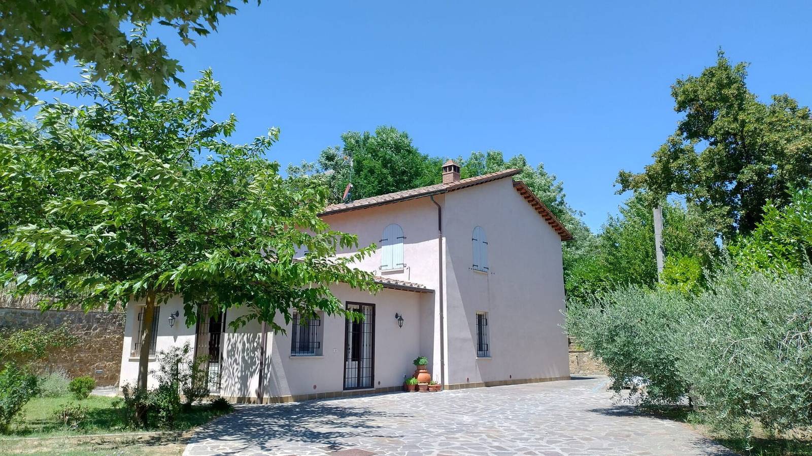 Villa Montepulciano Vineyard in Montepulciano, Siena Province
