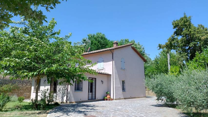 Vakantiehuis voor 10 personen, met Whirlpool en Tuin in Montepulciano