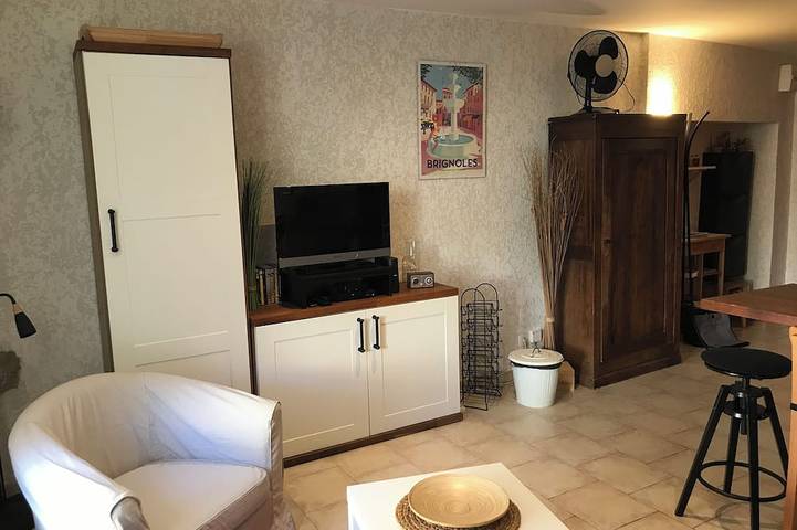 Gîte pour 2 personnes, avec terrasse, animaux acceptés à Le Luc - 4