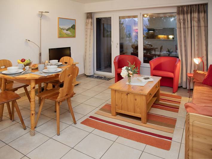Ferienwohnung für 4 Personen, mit Balkon und Ausblick in Ovronnaz