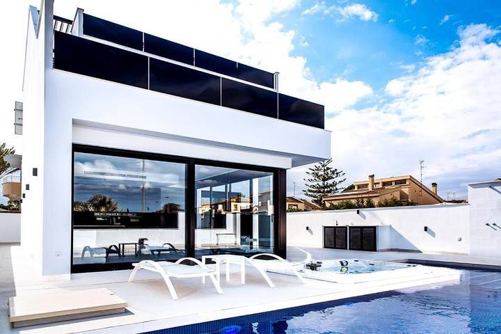 Chalet para 8 personas, con terraza y jacuzzi además de piscina y jardín en Campo de Cartagena - 2