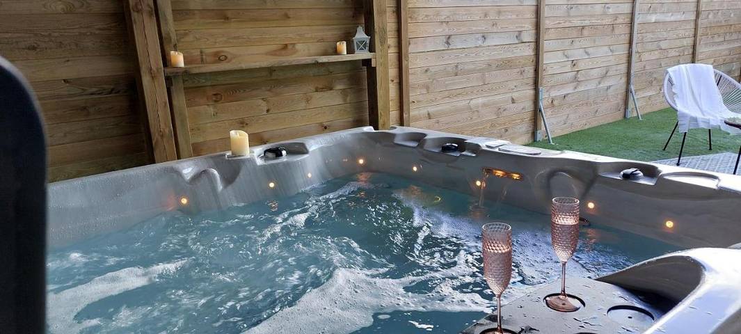 Location de vacances pour 2 personnes, avec terrasse et jacuzzi à Écueillé