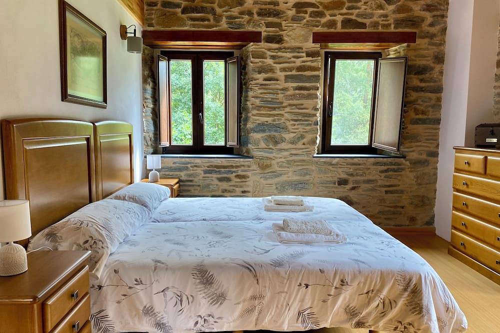 Beautiful renovated watermill minutes from the beach. Pets welcome! in Ortigueira, Costa de Galicia