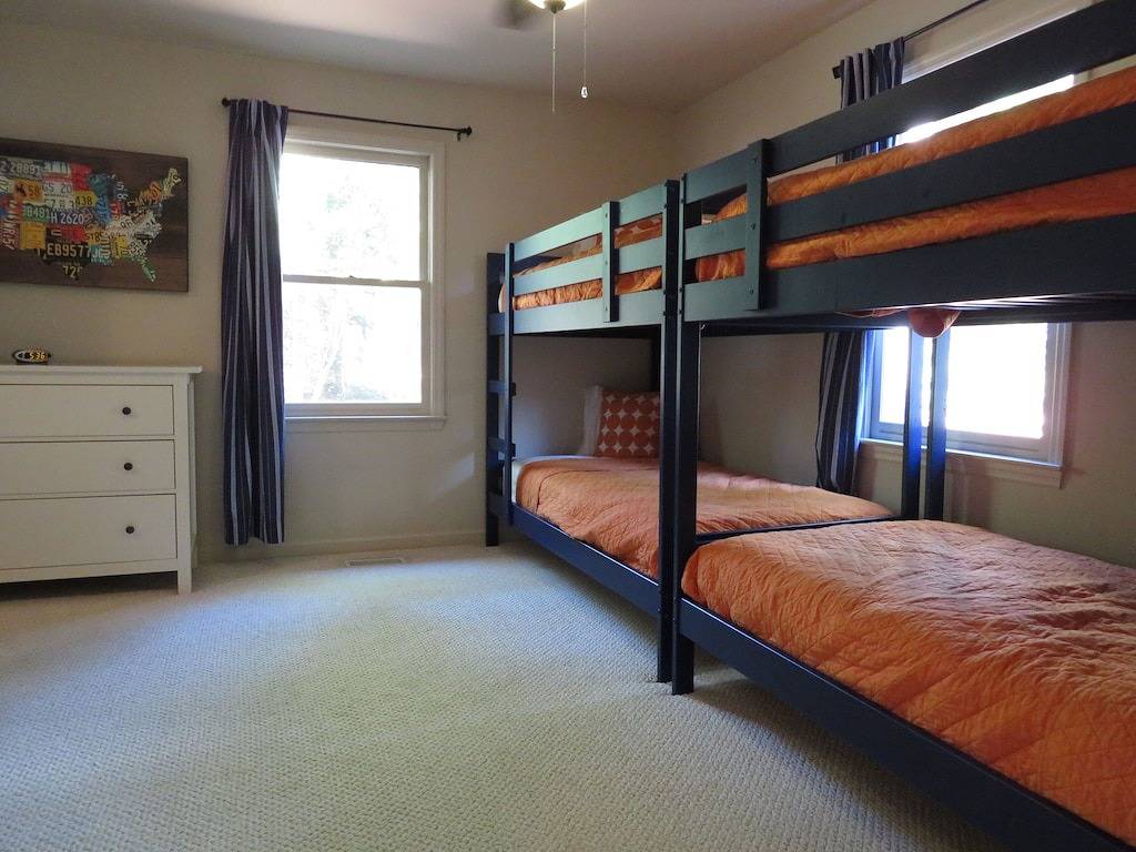 Spektakuläre 4 Br Haus am See, Private Deep Water Dock auf der Halbinsel in Lake Oconee