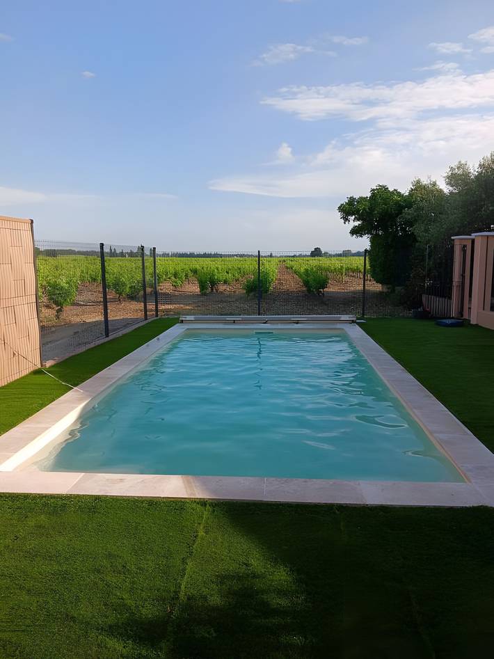 Chambre « Syrah » avec vue montagne, piscine partagée et Wi-Fi in Sainte-Cécile-les-Vignes, Vaucluse