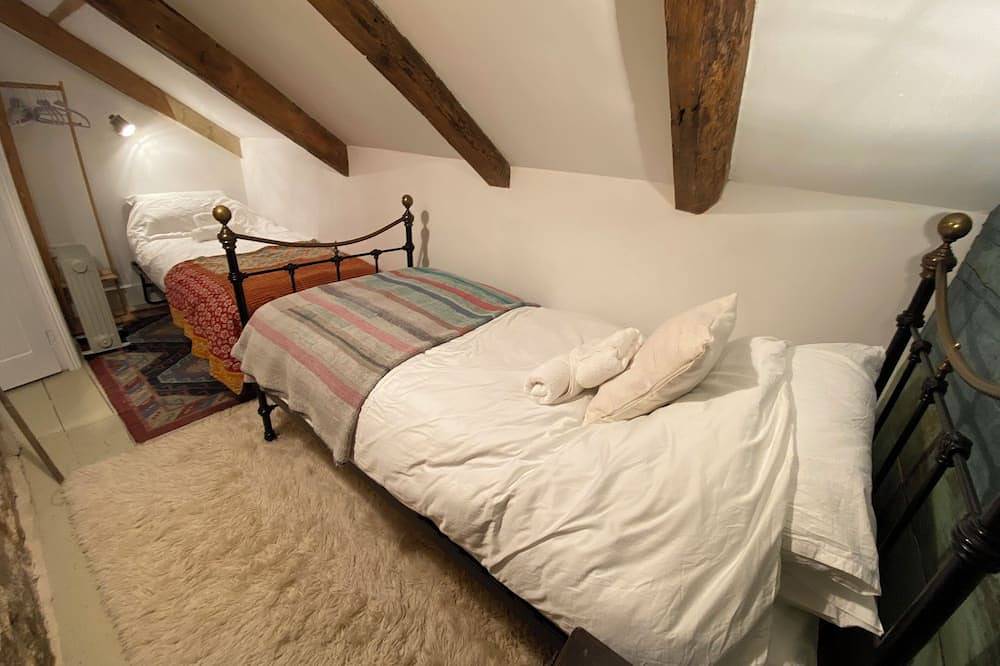 Breathtaking sea views, parking, beaches... your ideal home away from home. in Newlyn, Cornwall