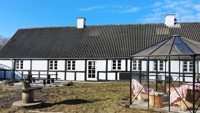 Ferienhaus für 11 Personen, mit Sauna und Whirlpool sowie Garten in Himmerland