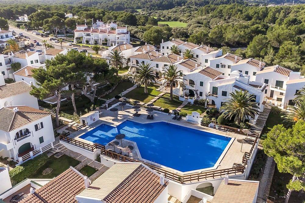 Ganze Wohnung, Maisonette-Doppelhaushälfte mit Pool, Klimaanlage, Grill in Port d'Addaia, Es Mercadal