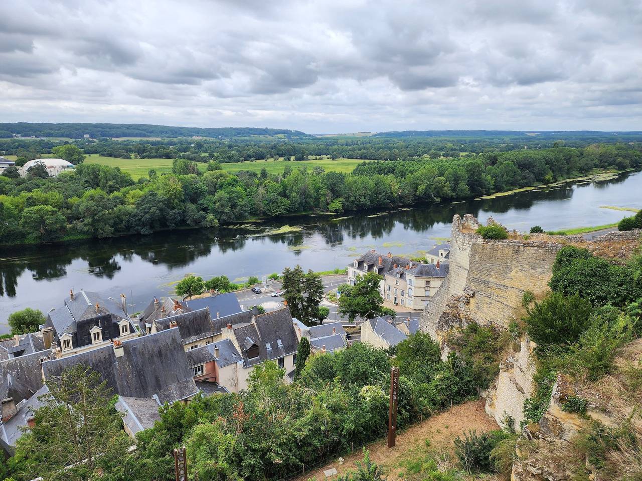 Bed & Breakfast „Grande Chambre Avec Brunch“ mit Wlan in Hommes, Tours und Umgebung