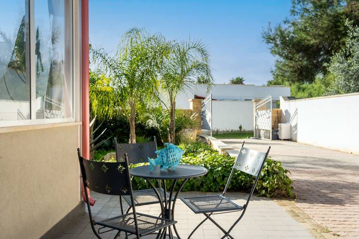 Casa Vacanze 'Elenya' met Privétuin en Airconditioning in Scala di Furno, Porto Cesareo