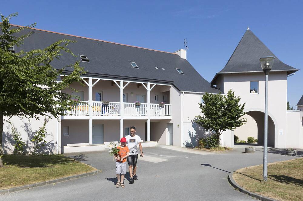 Appartement entier, Appartement Cosy Avec Kitchenette Equipée | Wi-Fi Gratuit + Accès Piscine in Le Tronchet, Région de Saint-Malo