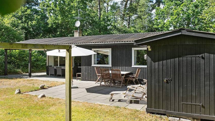 Vakantiehuis voor 4 personen, with whirlpool and terras as well as sauna op Bornholm
