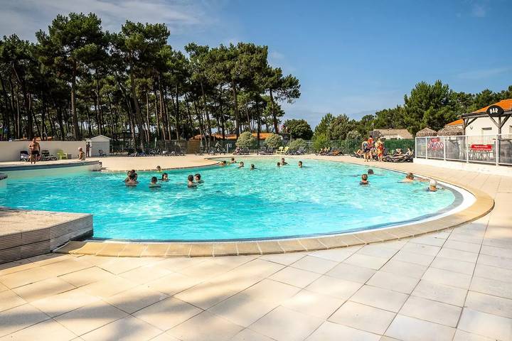 Camping pour 6 personnes, avec Terrasse à Saint-Hilaire-de-Riez
