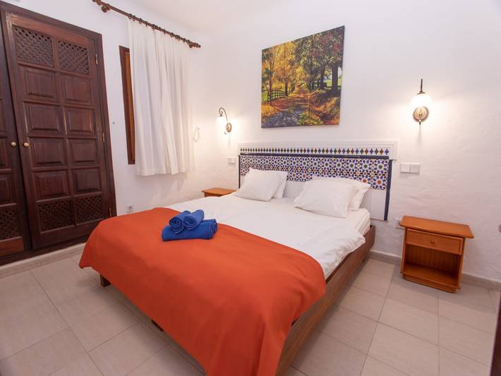 Ferienhaus für 4 Personen, mit Terrasse und Garten sowie Pool in Playa del Águila - 3