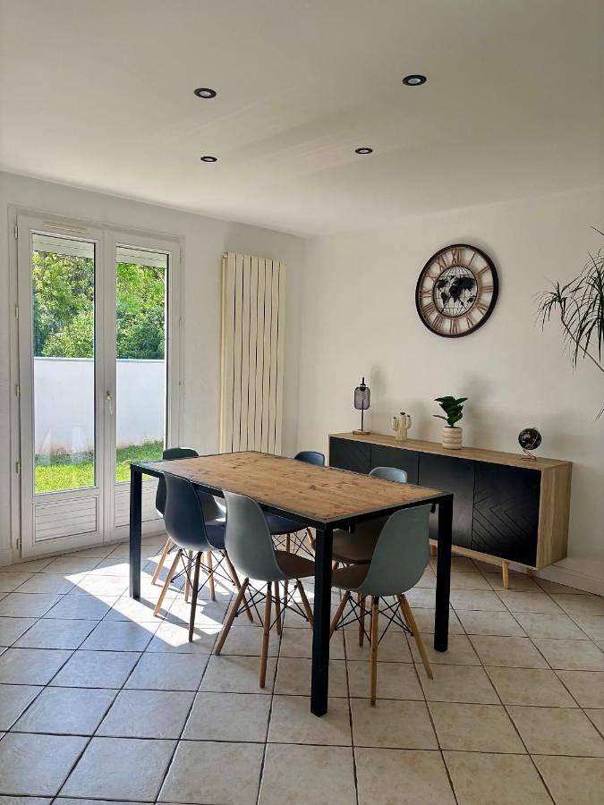 Location de vacances pour 6 personnes, avec Terrasse et Jardin à Périgny - 2