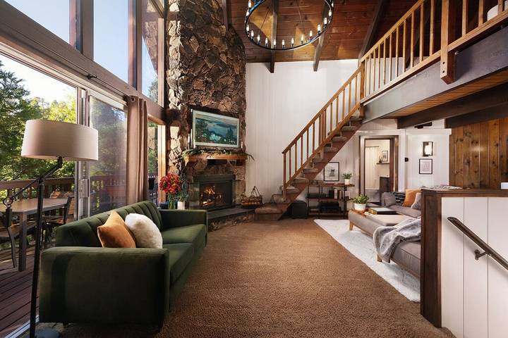 Log cabin for 10 people, with yard in Lake Arrowhead