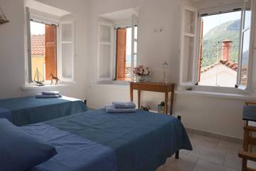 Gîte pour 2 personnes, avec vue et terrasse dans Leonidion