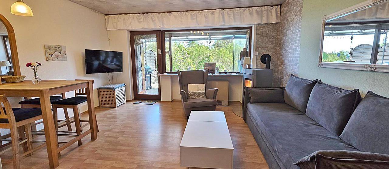 Ferienhaus am Knoten T12 - Terrasse mit Grill und Talblick, Haustier Willkommen Reihenhaus in Arborn, Greifenstein
