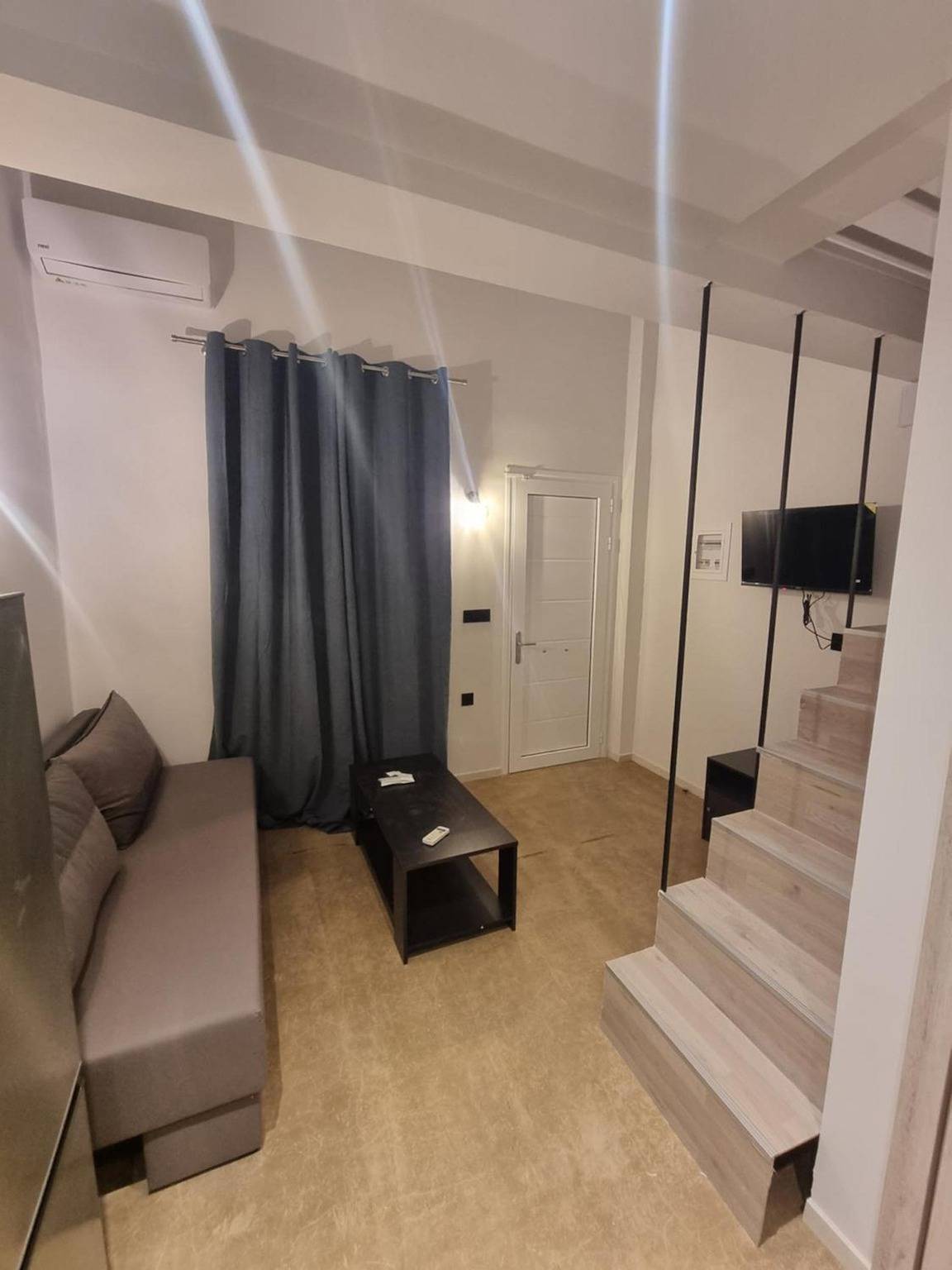 Ganzes Studio, Studio 'Small House Lefkada' mit Bergblick, Wlan und Klimaanlage in Apolpena, Lefkada Stadt