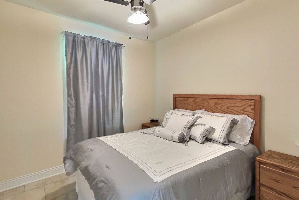 How nice... Waterfront peace and quiet *Wi-Fi!* in Toledo Bend Reservoir