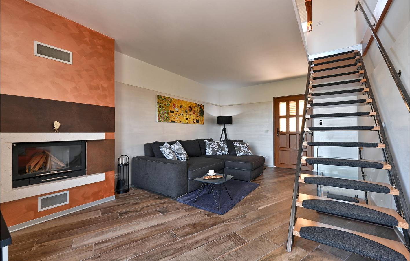 Charmante 105 m² große Ferienwohnung mit Pool, WLAN und Parkplatz am Fluss Bednja in Varazdin