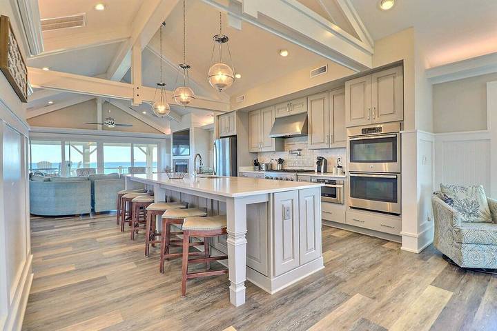 Vacation house for 24 people, with balcony and hot tub in Nags Head