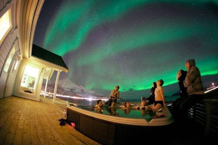 Ferienhaus für 12 Personen, mit Garten und Ausblick sowie Pool und Sauna, mit Haustier in Tromsø