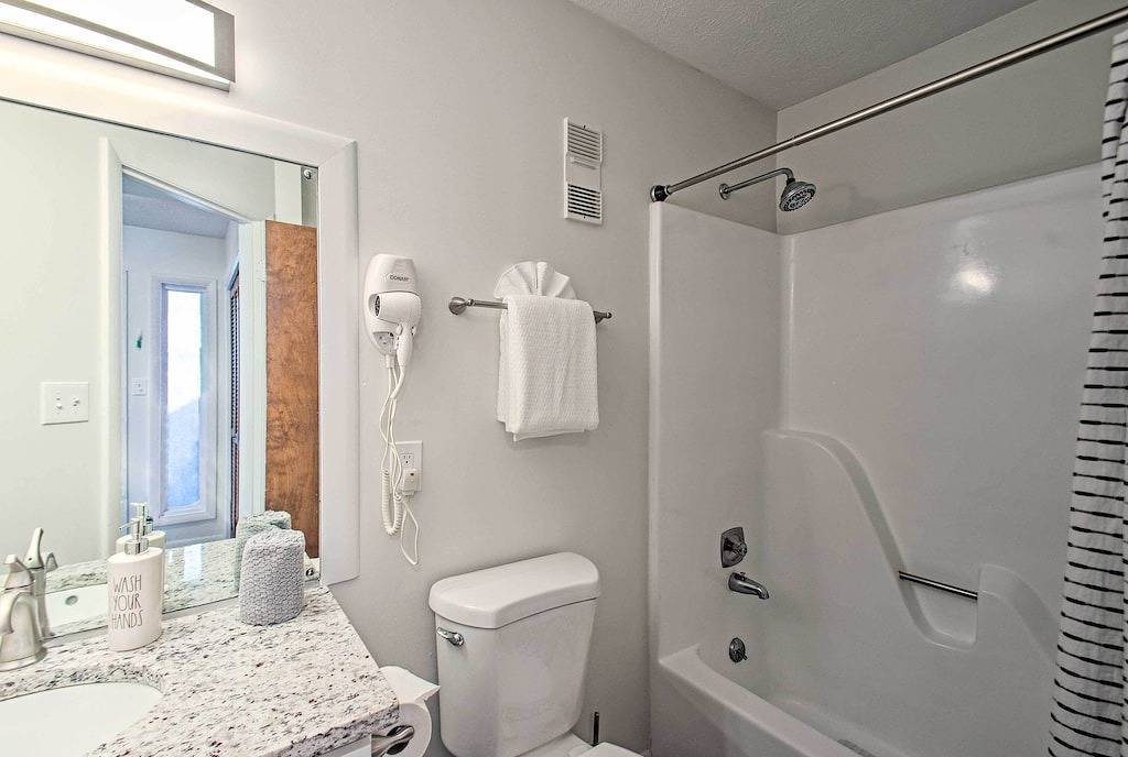 Ganze Wohnung, Wintergreen Resort Escape ~ Walk to Ski Lift! in Wintergreen, Nelson County